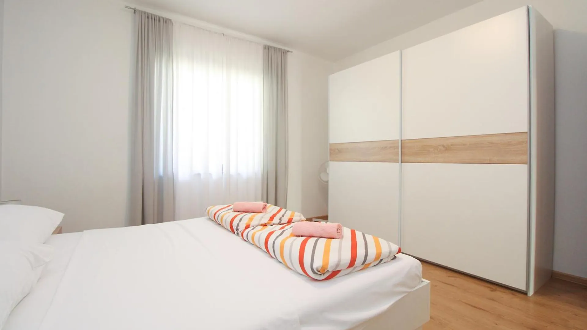 Apartments Pjescana Uvala 606