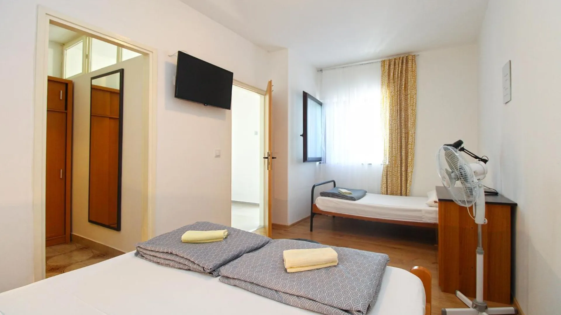 Apartments Pjescana Uvala 606